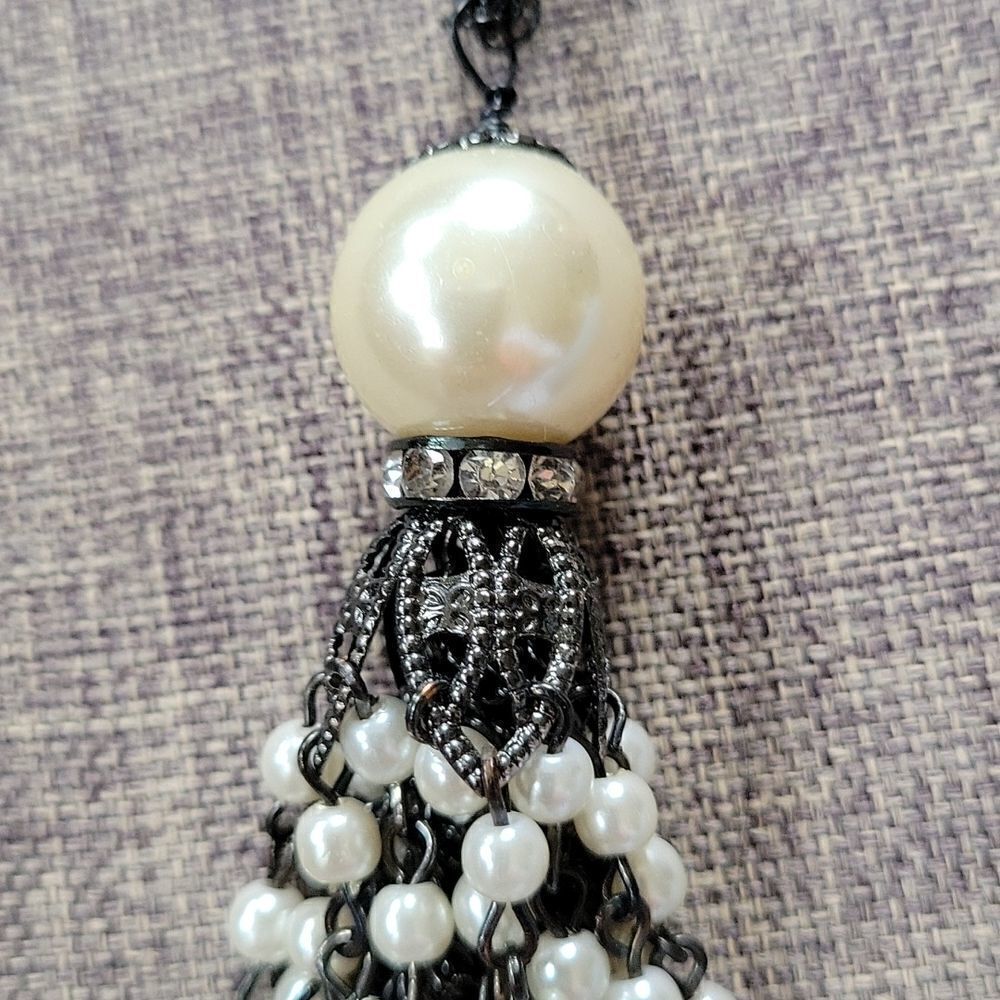 Pearl Tassel Necklace On Black Chain - Picture 4 of 5